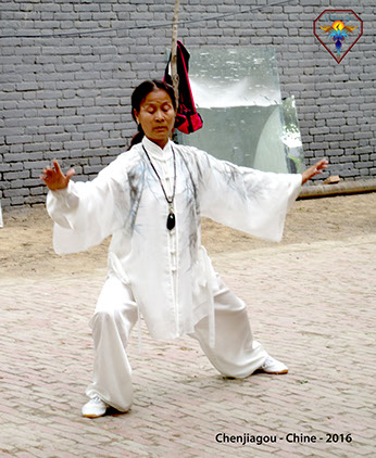 Chenjiagou (Chine) - pratique du Taiji Quan dans une arrière cours